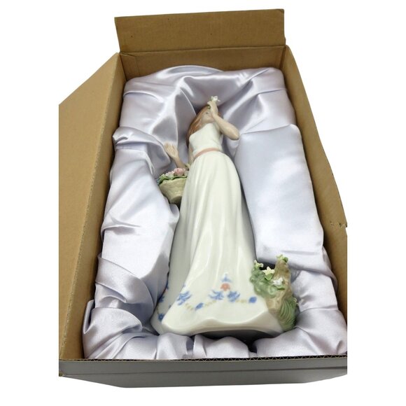 NADAL Cosmos Tall Lady With Flower Basket Porcelain 12.6" Boxed - Picture 6 of 12